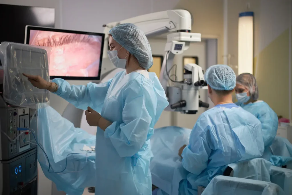 clinica_de_endocopía_avanzada - qué es una endoscopia Procedimiento en sala mostrando qué es una endoscopia baja